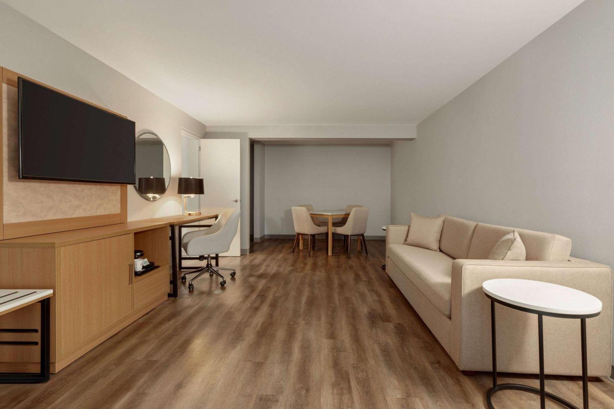 Wyndham Garden Atlanta Airport Hotel College Park Bagian luar foto